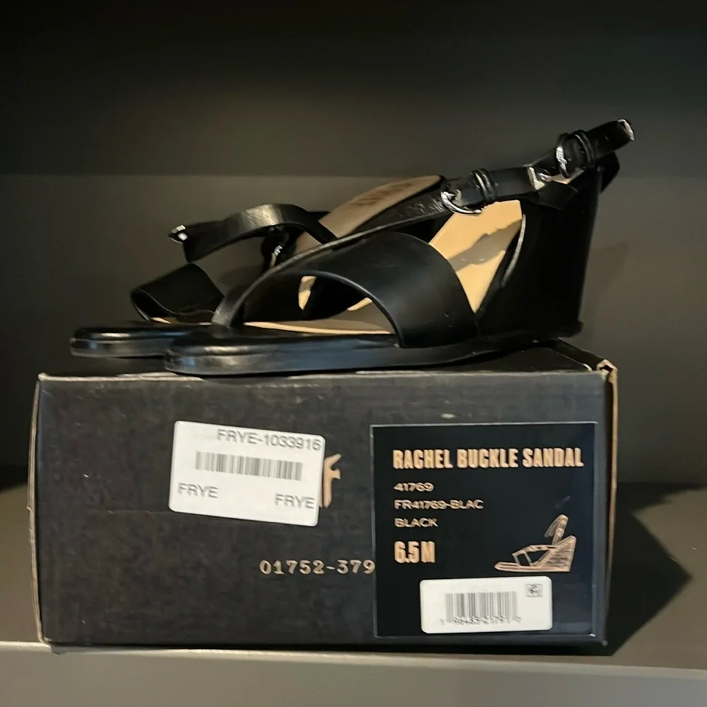 Frye Rachel Buckle Sandal 6.5 worn once!